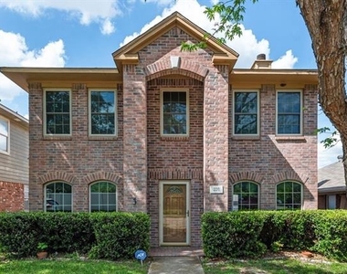 220 High Pointe Lane - Photo Thumbnail 1