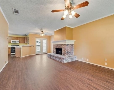 220 High Pointe Lane - Photo Thumbnail 3