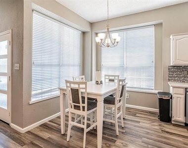 8409 Lake Bend Drive - Photo Thumbnail 7