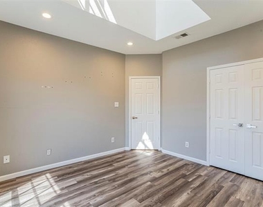 8409 Lake Bend Drive - Photo Thumbnail 15