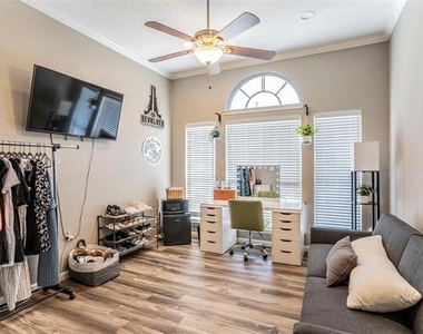8409 Lake Bend Drive - Photo Thumbnail 11