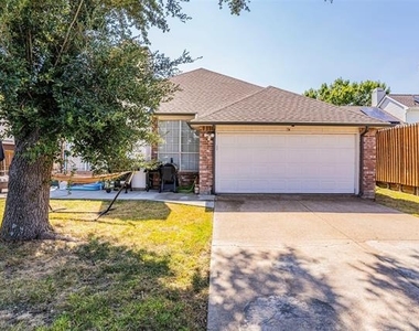 8409 Lake Bend Drive - Photo Thumbnail 21