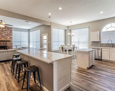 8409 Lake Bend Drive - Photo Thumbnail 5
