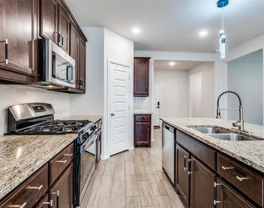 14149 Danesdale Drive - Photo Thumbnail 5