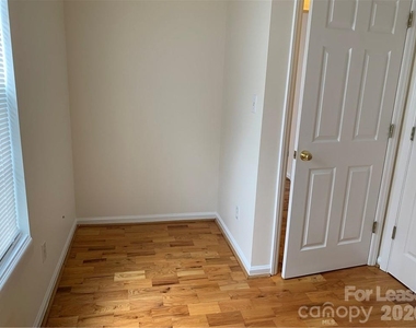 7469 Katherine Drive - Photo Thumbnail 23