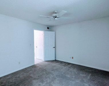 2929 Se Ocean Boulevard - Photo Thumbnail 7