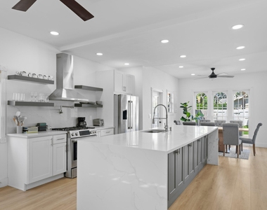 419 30th Street - Photo Thumbnail 4