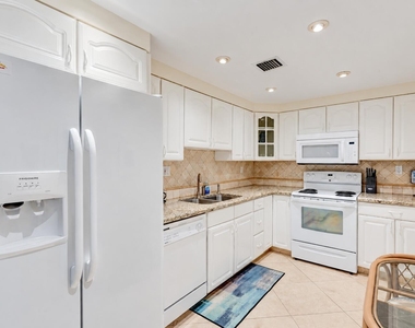 4250 Galt Ocean Drive - Photo Thumbnail 32