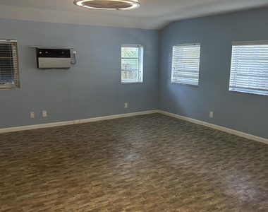 704 Ne 20th Avenue - Photo Thumbnail 5