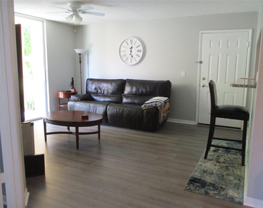 123 Yacht Club Way - Photo Thumbnail 4