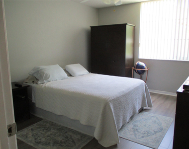 123 Yacht Club Way - Photo Thumbnail 10