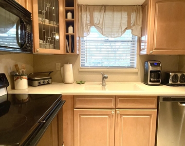2929 Se Ocean Boulevard - Photo Thumbnail 6