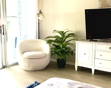 2929 Se Ocean Boulevard - Photo Thumbnail 2
