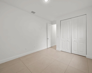 633 55th Street - Photo Thumbnail 17