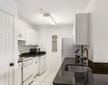 2040 Greenview Shores Boulevard - Photo Thumbnail 8