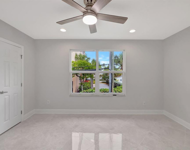 2400 Ne 33rd Avenue - Photo Thumbnail 9
