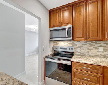 2400 Ne 33rd Avenue - Photo Thumbnail 7