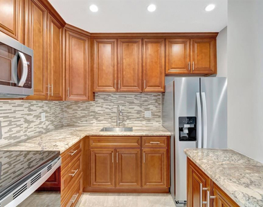 2400 Ne 33rd Avenue - Photo Thumbnail 1