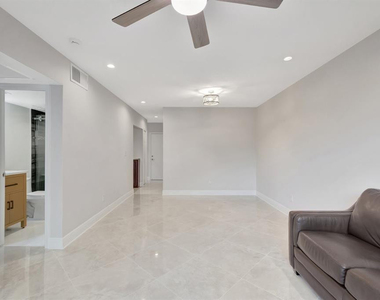 2400 Ne 33rd Avenue - Photo Thumbnail 5