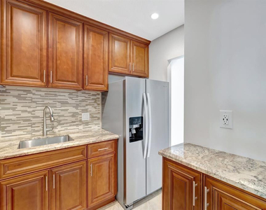 2400 Ne 33rd Avenue - Photo Thumbnail 6