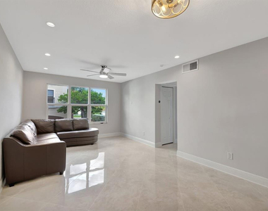 2400 Ne 33rd Avenue - Photo Thumbnail 4