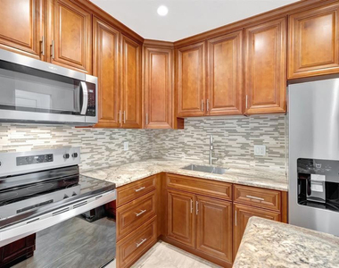 2400 Ne 33rd Avenue - Photo Thumbnail 2