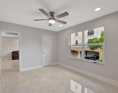 2400 Ne 33rd Avenue - Photo Thumbnail 8