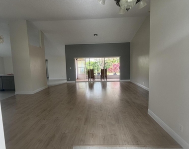 1401 Hideaway Bend - Photo Thumbnail 1