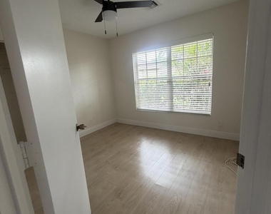1401 Hideaway Bend - Photo Thumbnail 7