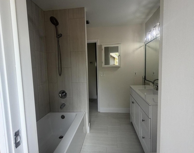 1401 Hideaway Bend - Photo Thumbnail 9
