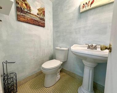 62 Easthampton C - Photo Thumbnail 4