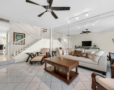 584 Se 20th Avenue - Photo Thumbnail 4