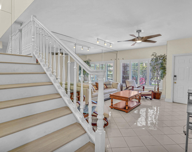 584 Se 20th Avenue - Photo Thumbnail 3