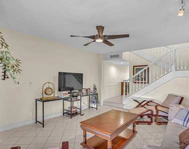 584 Se 20th Avenue - Photo Thumbnail 2