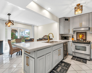 584 Se 20th Avenue - Photo Thumbnail 12