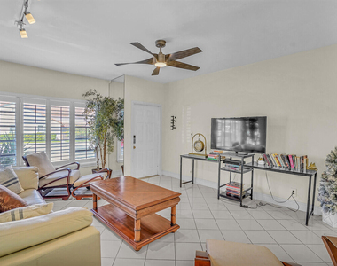 584 Se 20th Avenue - Photo Thumbnail 7