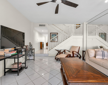 584 Se 20th Avenue - Photo Thumbnail 5