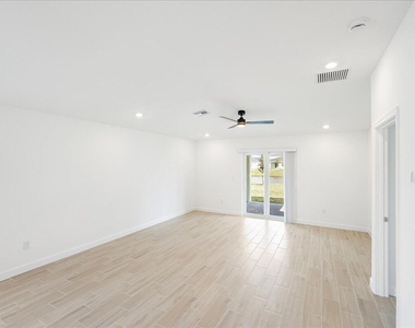 6331 Windwood Way - Photo Thumbnail 11