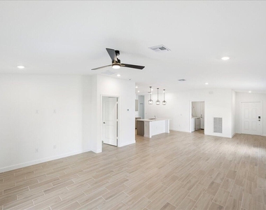 6331 Windwood Way - Photo Thumbnail 12