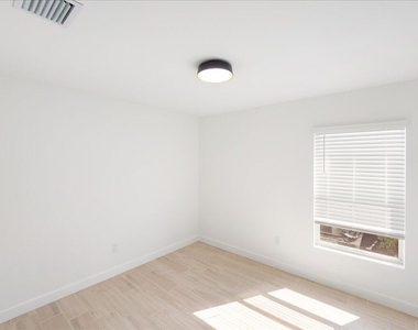 6331 Windwood Way - Photo Thumbnail 13