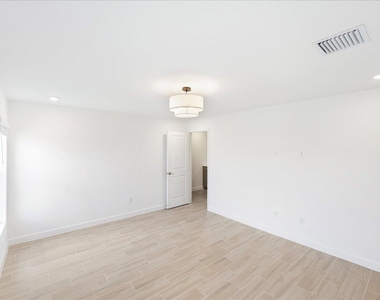 6331 Windwood Way - Photo Thumbnail 17
