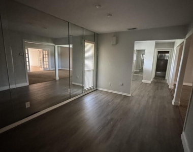 1886 Se Boma Avenue - Photo Thumbnail 3