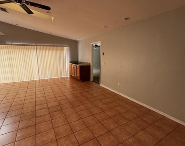 1886 Se Boma Avenue - Photo Thumbnail 11
