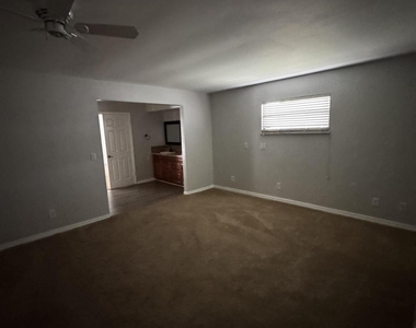 1886 Se Boma Avenue - Photo Thumbnail 12