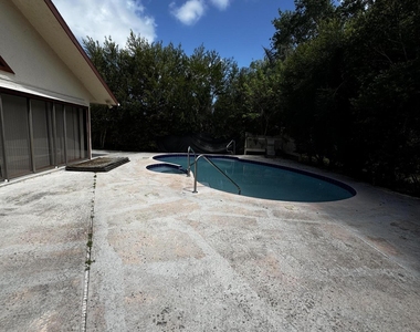 1886 Se Boma Avenue - Photo Thumbnail 17