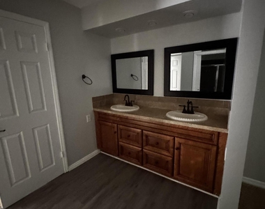 1886 Se Boma Avenue - Photo Thumbnail 13