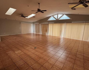 1886 Se Boma Avenue - Photo Thumbnail 10