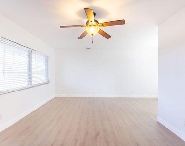 426 Ne 7th Avenue - Photo Thumbnail 4