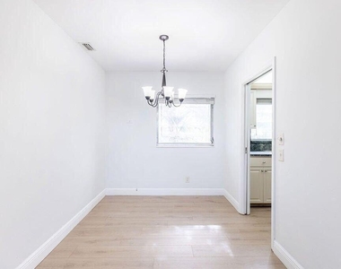426 Ne 7th Avenue - Photo Thumbnail 6