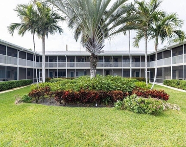 426 Ne 7th Avenue - Photo Thumbnail 2